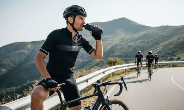 ciclista profesional hidratación