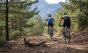 Ciclistas recorriendo sendero en el Parque Natural de Cazorla