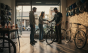 Personas revisando bicicletas en una tienda del centro